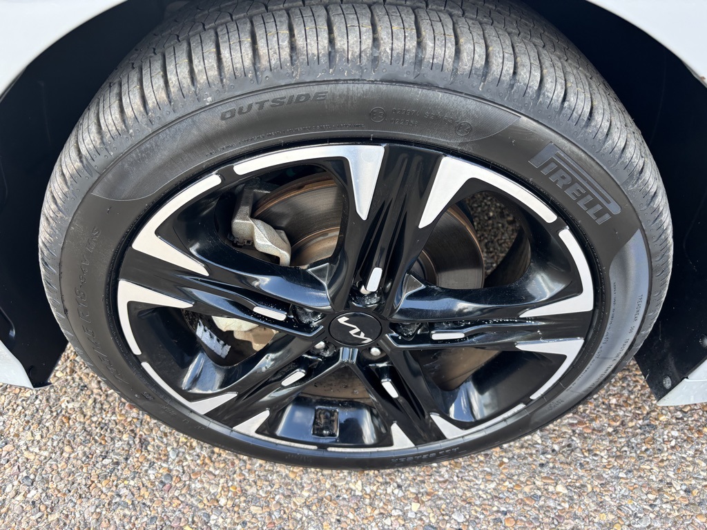 2023 Kia K5 GT-Line photo 17