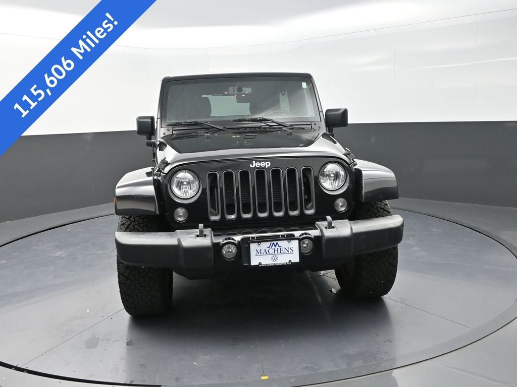 2016 Jeep Wrangler Unlimited Sahara photo 2