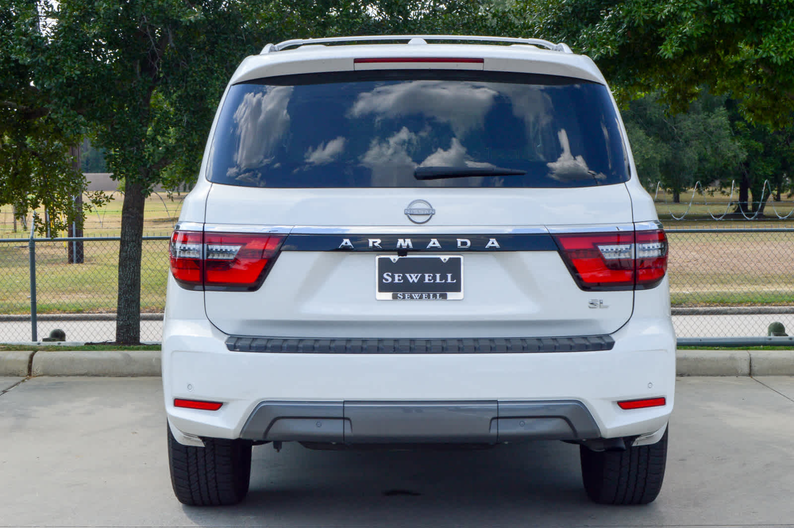 2024 Nissan Armada SL photo 5