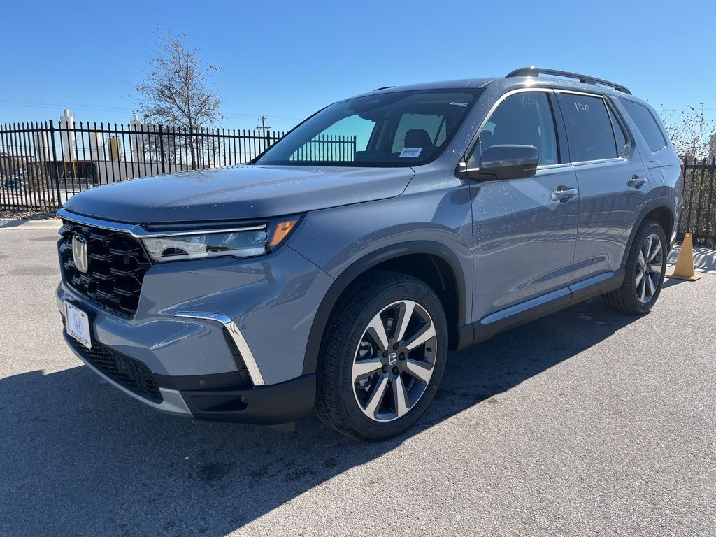 2025 Honda Pilot Touring's photo