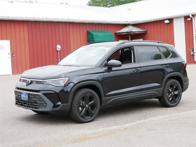 2025 Volkswagen Taos SE photo 3