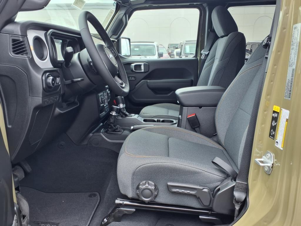 2025 Jeep Wrangler Sport S photo 3