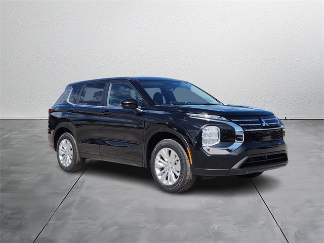 2025 Mitsubishi Outlander ES's photo