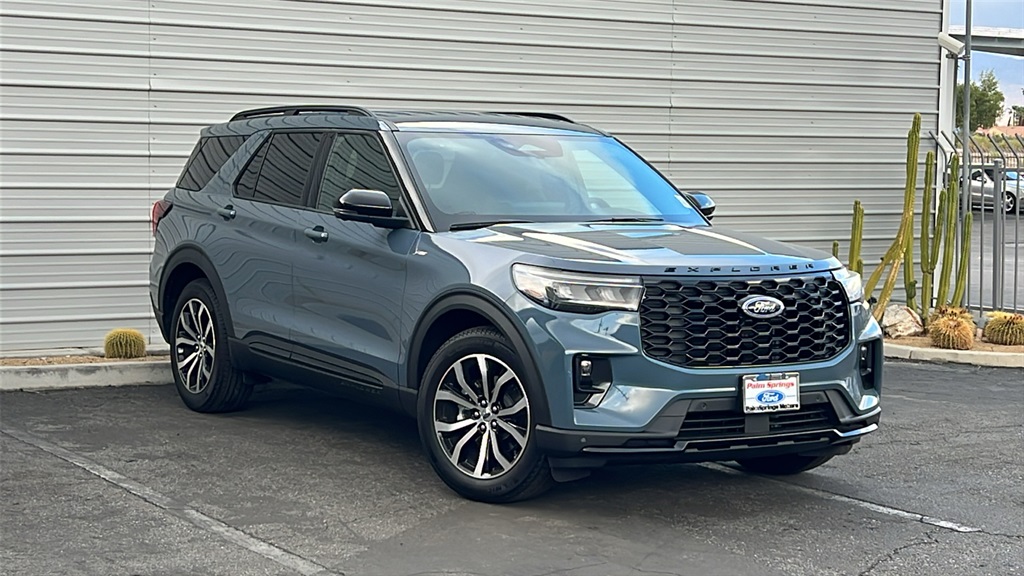 2025 Ford Explorer ST-LINE's photo