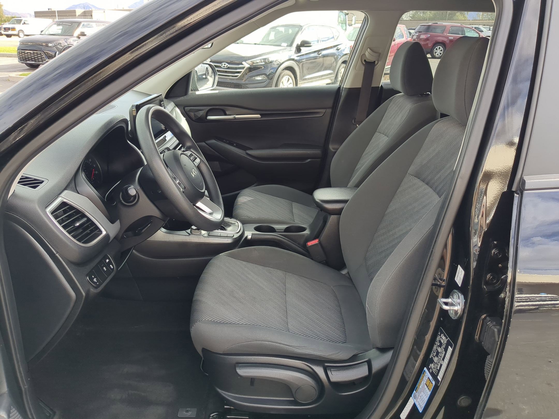 2023 Kia Seltos LX photo 16
