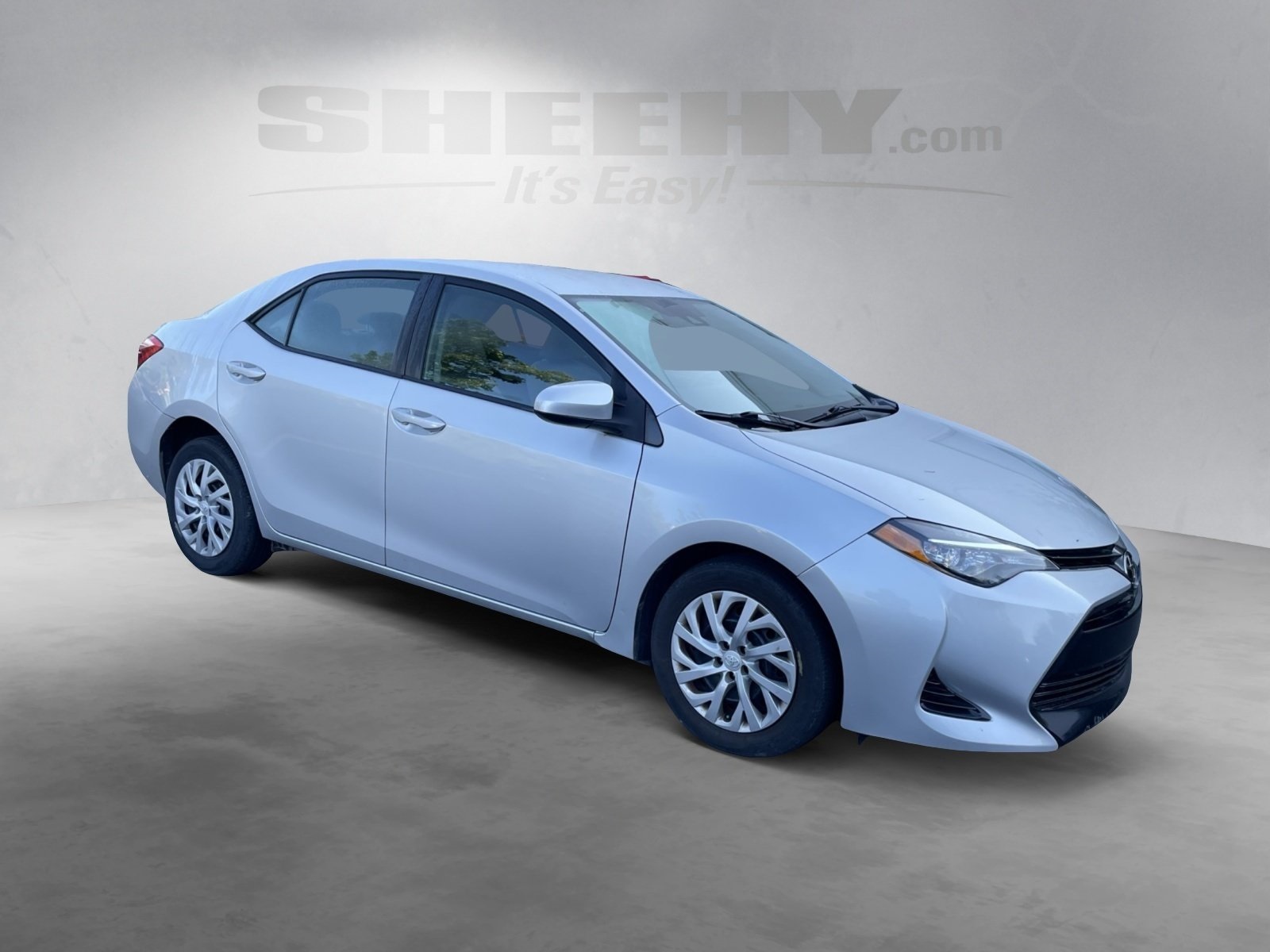 2018 Toyota Corolla LE photo 2