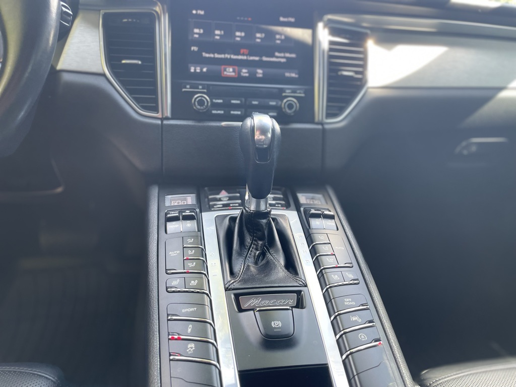 2018 Porsche Macan Turbo photo 14