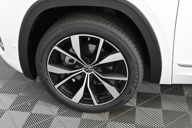 2026 Volkswagen Atlas Cross Sport SEL Premium R-Line photo 2