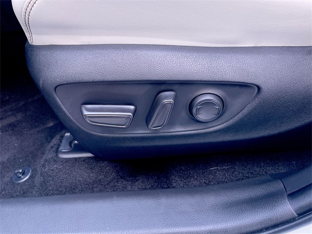 2025 Toyota RAV4 XLE Premium photo 5