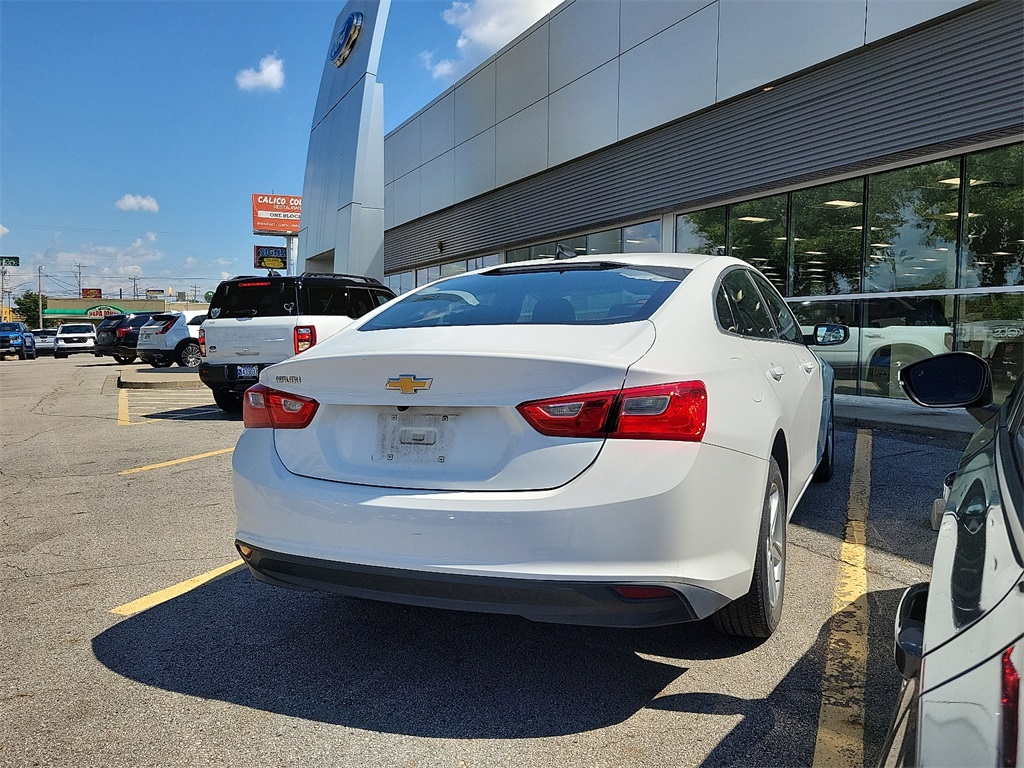 2022 Chevrolet Malibu photo 3