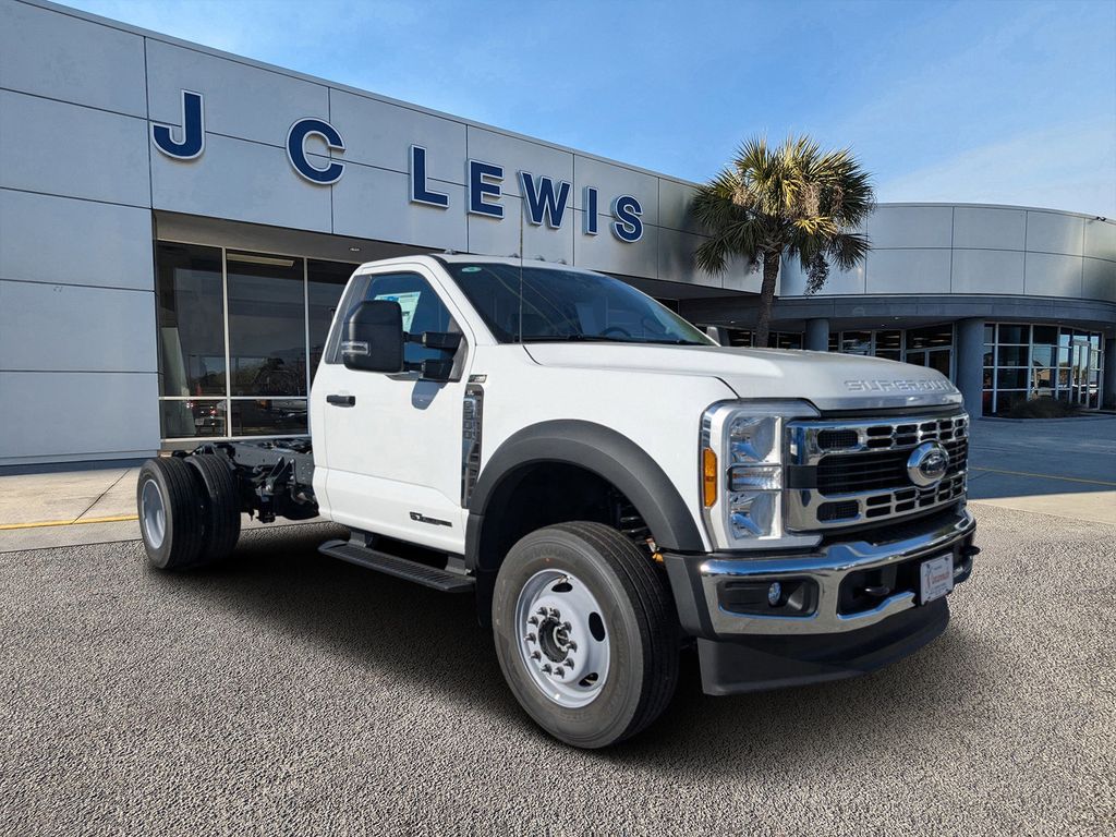 2025 Ford F-600 Super Duty Chassis Cab XL's photo