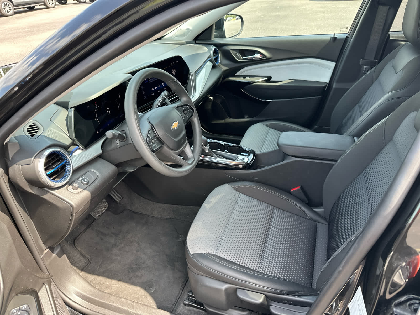 2024 Chevrolet Trax LT photo 9