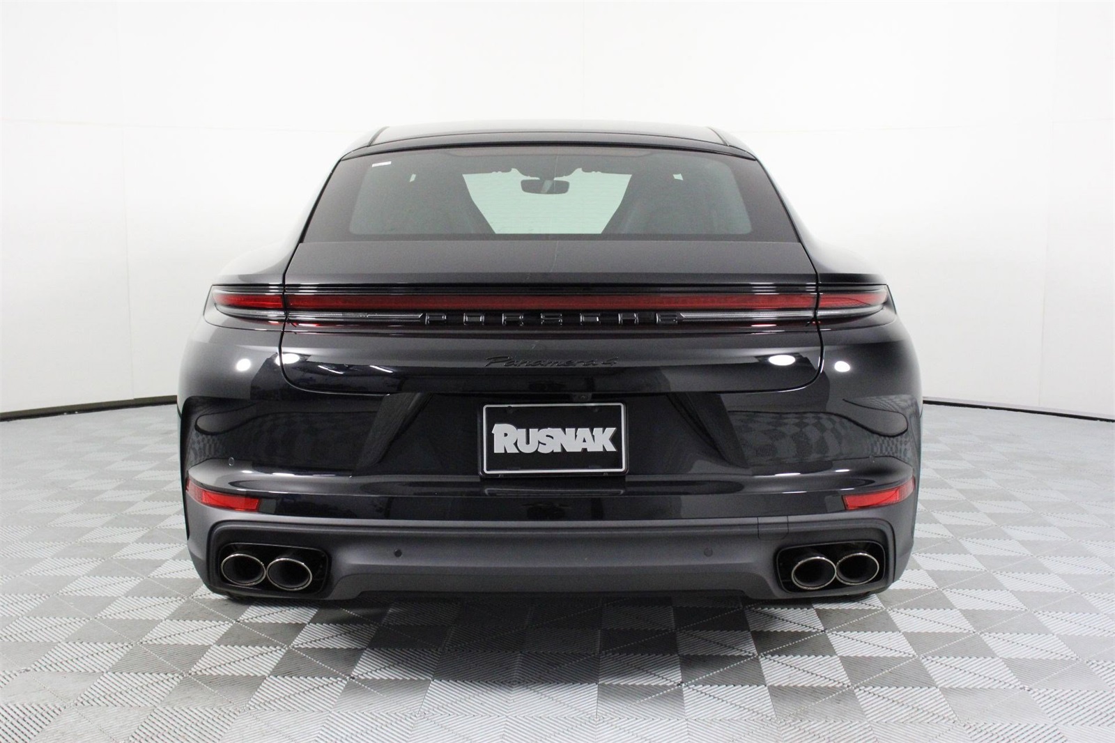 2025 Porsche Panamera 4 photo 6