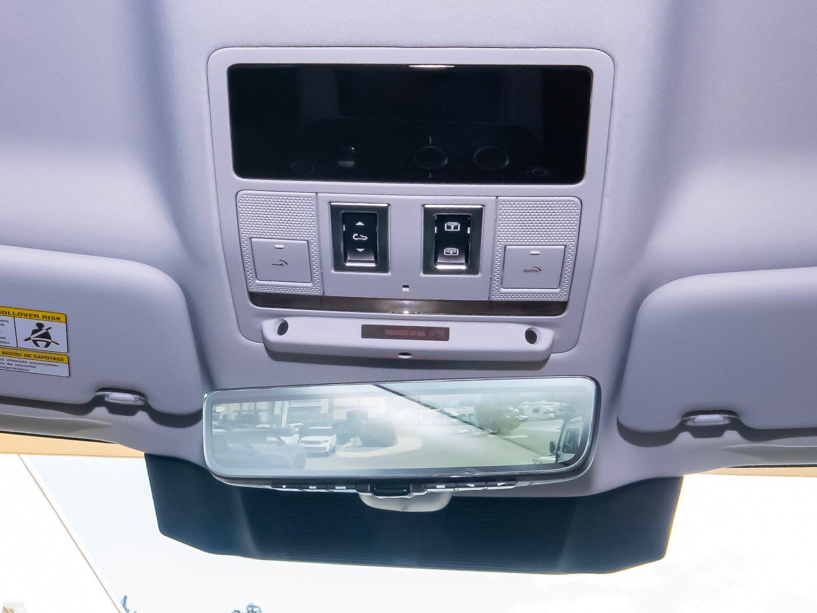 2025 Land Rover Defender 110 S photo 17
