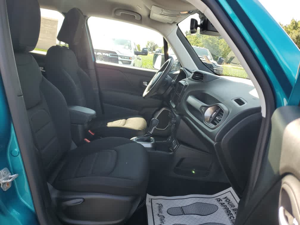 2022 Jeep Renegade Latitude photo 22