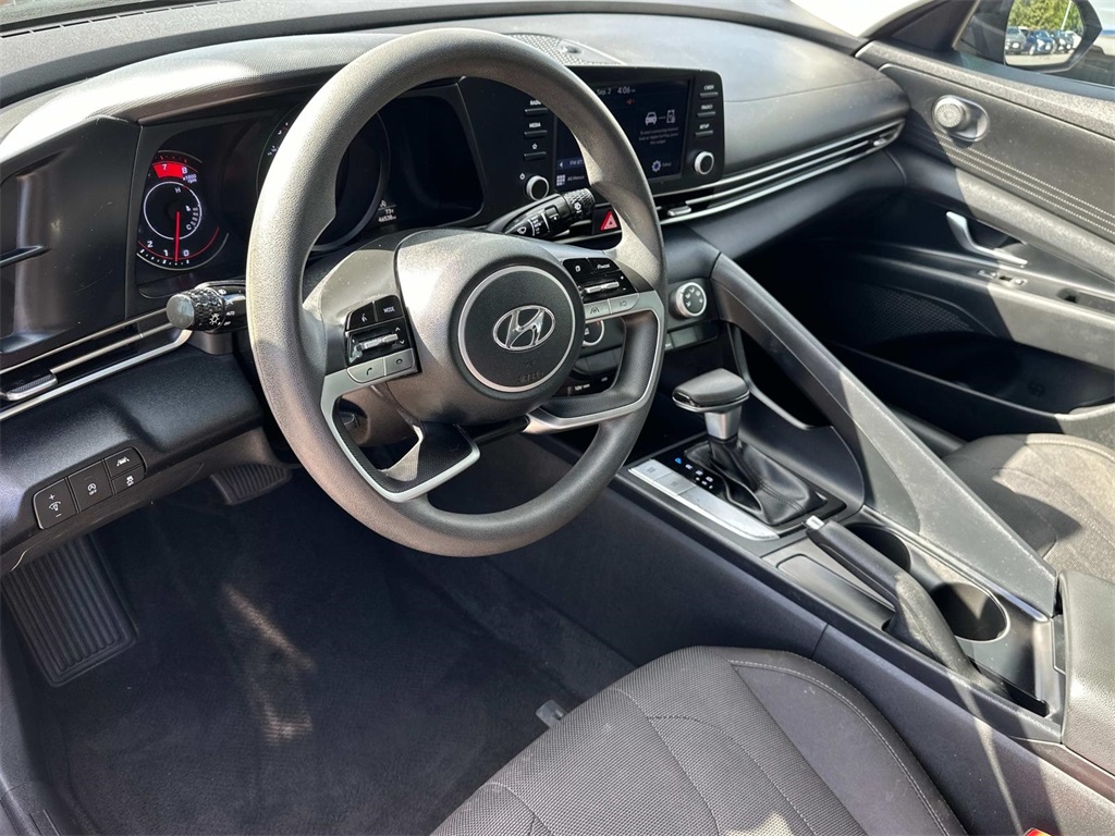 2021 Hyundai Elantra SE photo 2