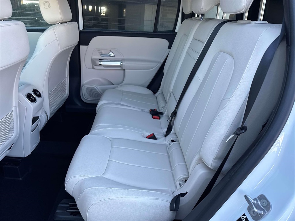 2025 Mercedes Benz GLB 250 photo 5