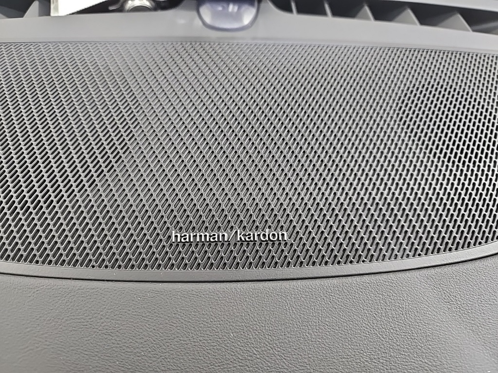 2026 Volvo XC90 B5 Plus photo 17