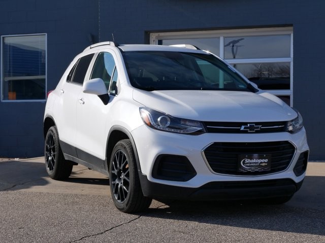 Used 2021 Chevrolet Trax LT with VIN KL7CJPSM3MB370465 for sale in Shakopee, Minnesota