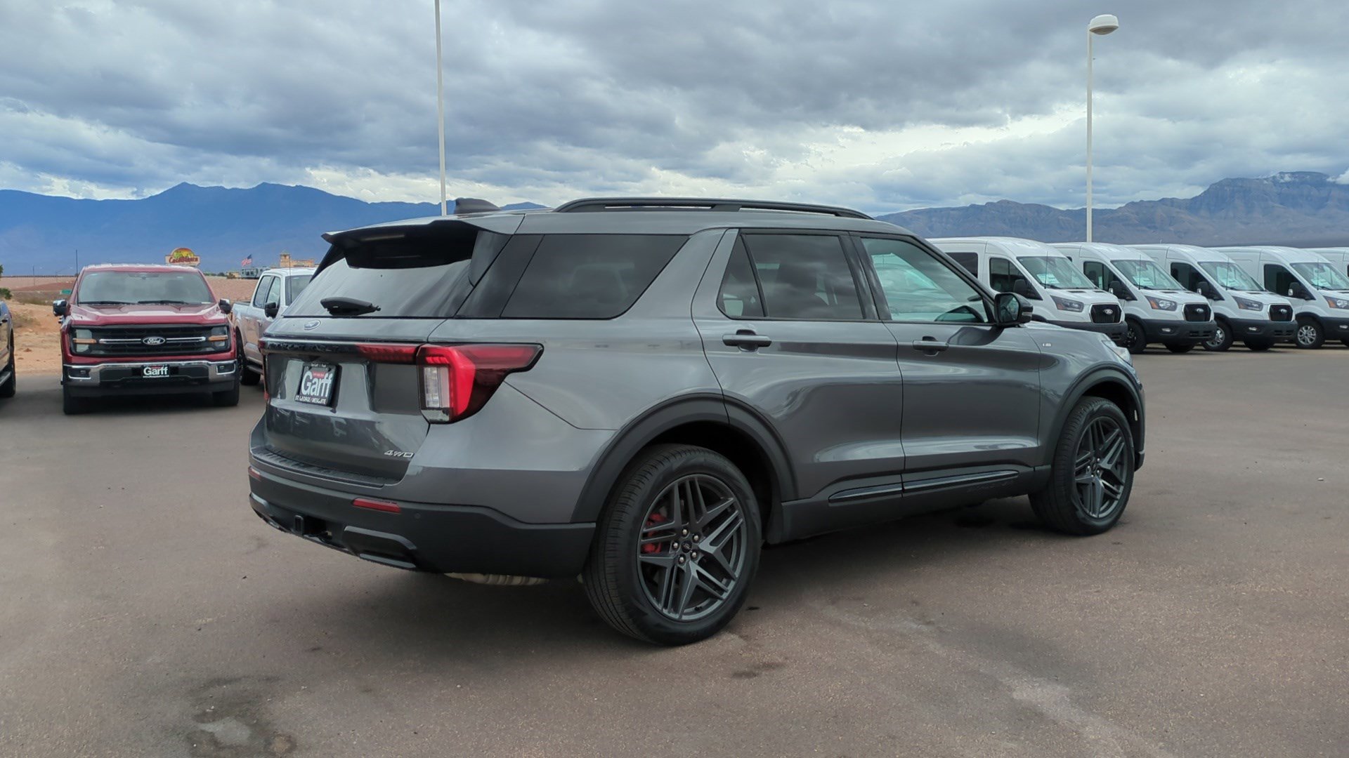 2025 Ford Explorer ST-Line photo 2