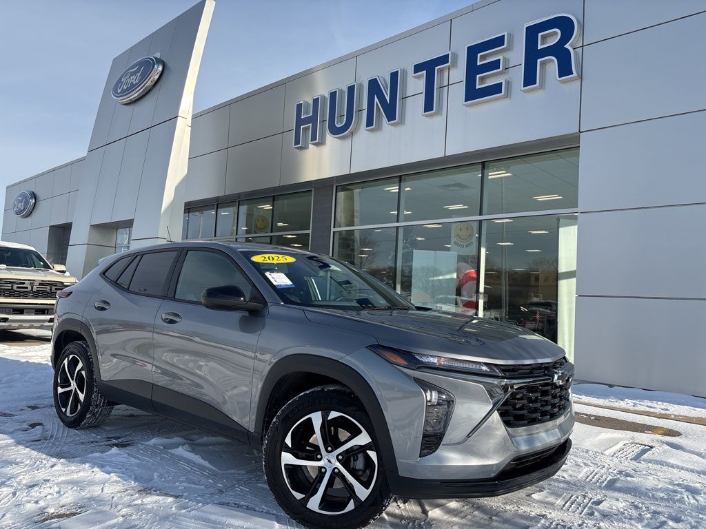 2025 Chevrolet Trax RS's photo