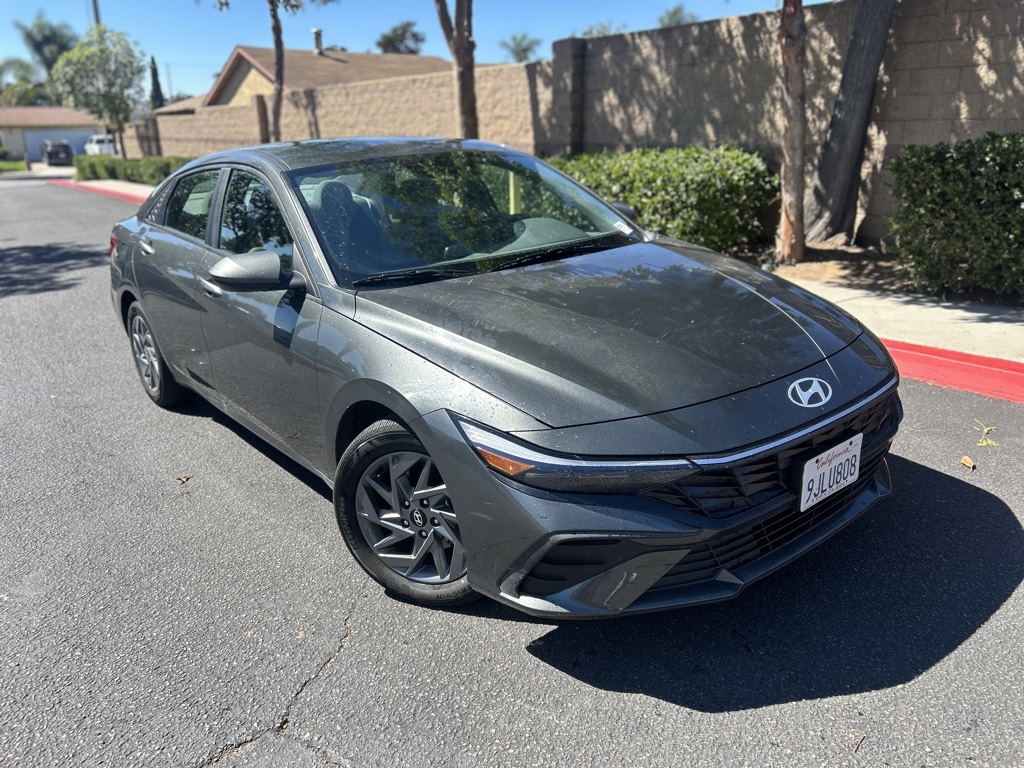 2024 Hyundai Elantra SEL photo 3
