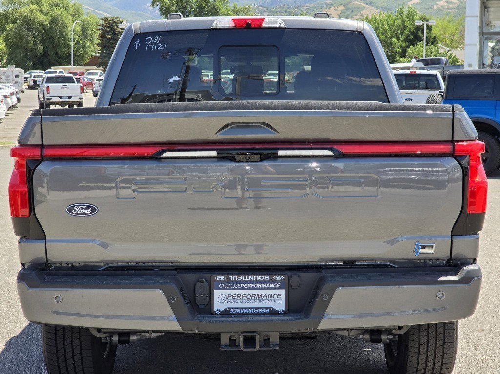 2025 Ford F-150 Lightning Lariat photo 4