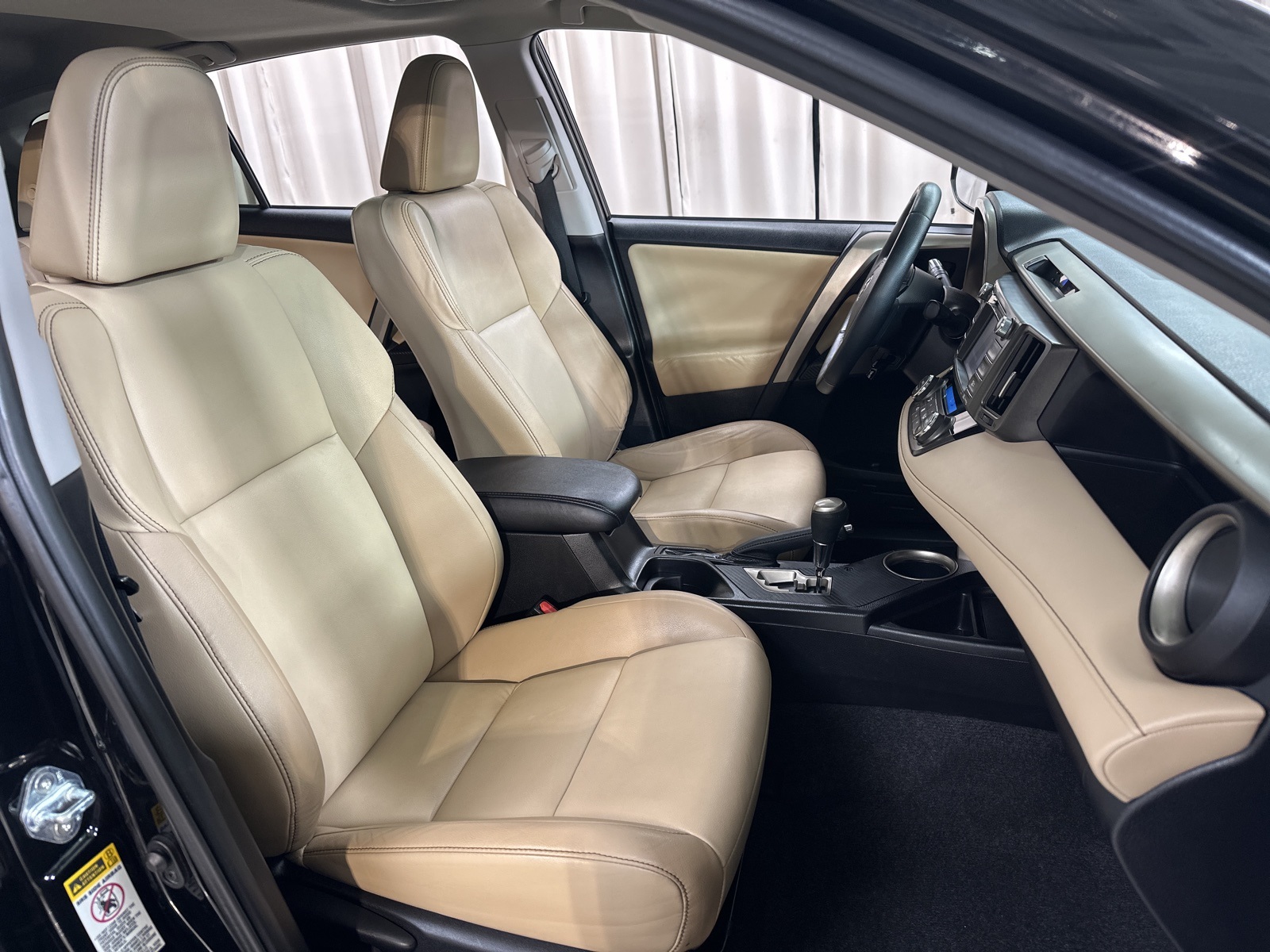 2015 Toyota RAV4 Limited photo 4