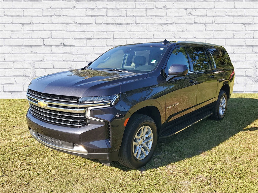 2023 Chevrolet Suburban LT photo 4