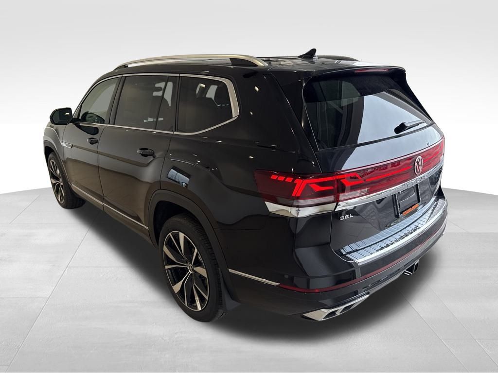 2026 Volkswagen Atlas SEL Premium R-Line photo 2