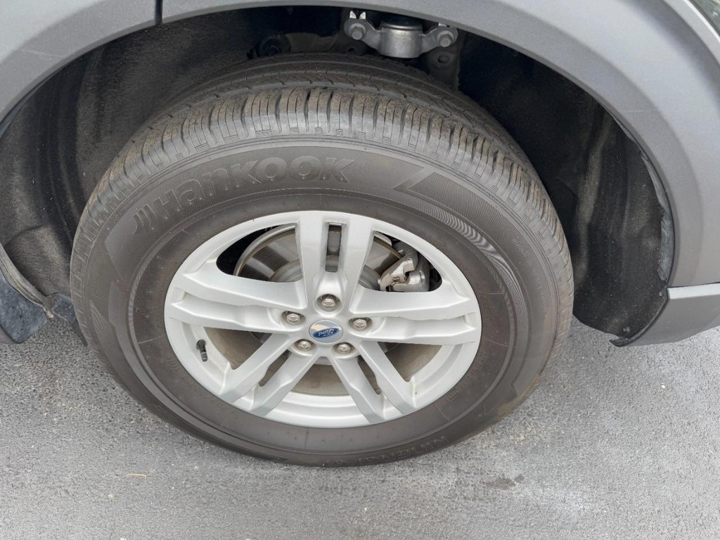 2023 Ford Explorer XLT photo 3