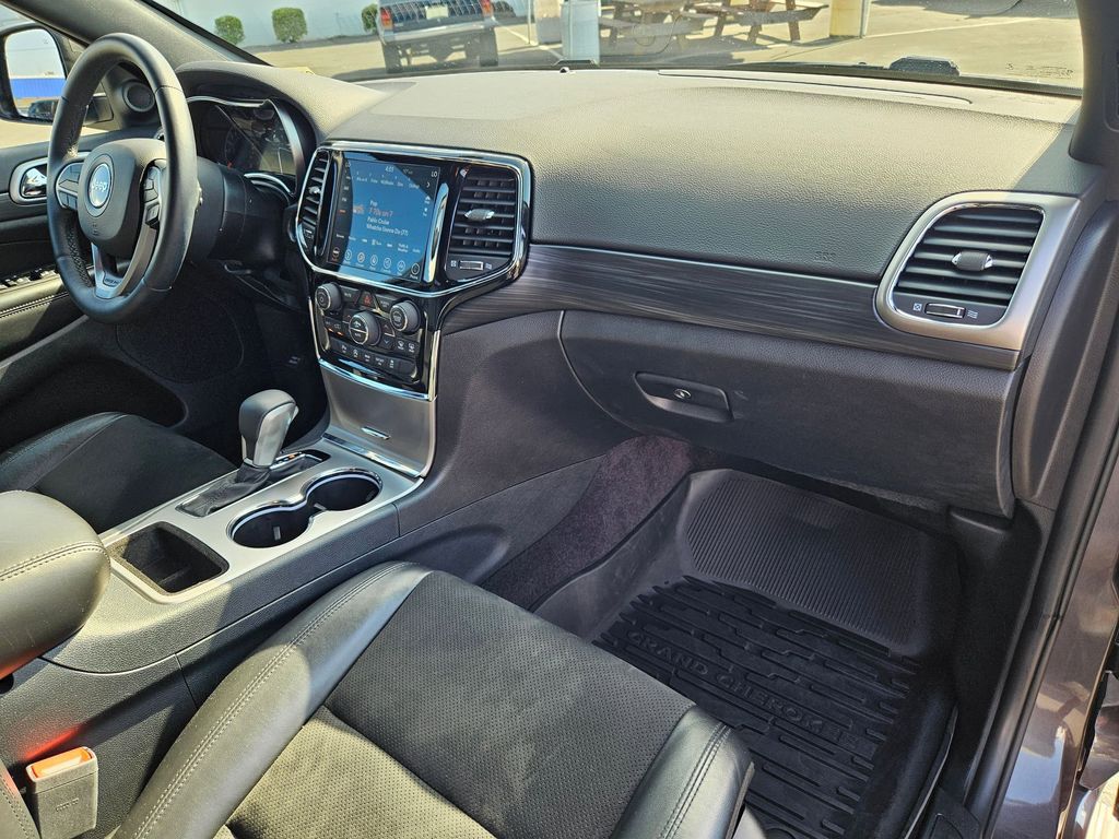 2019 Jeep Grand Cherokee Laredo Altitude photo 30