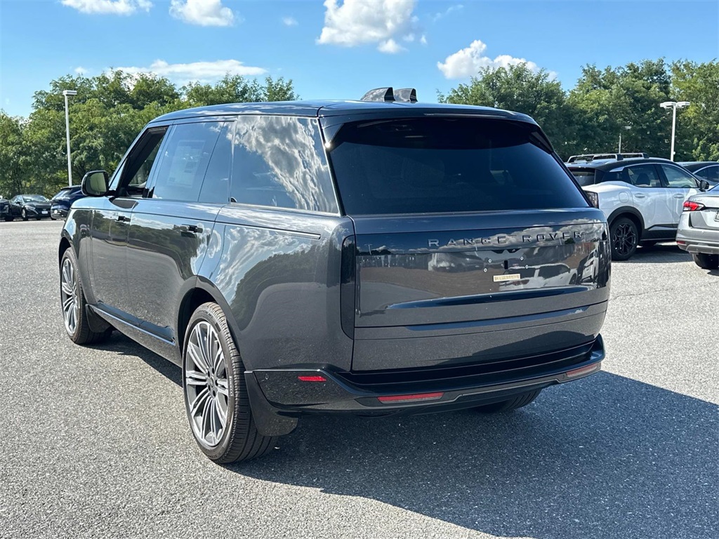 2025 Land Rover Range Rover SE photo 7