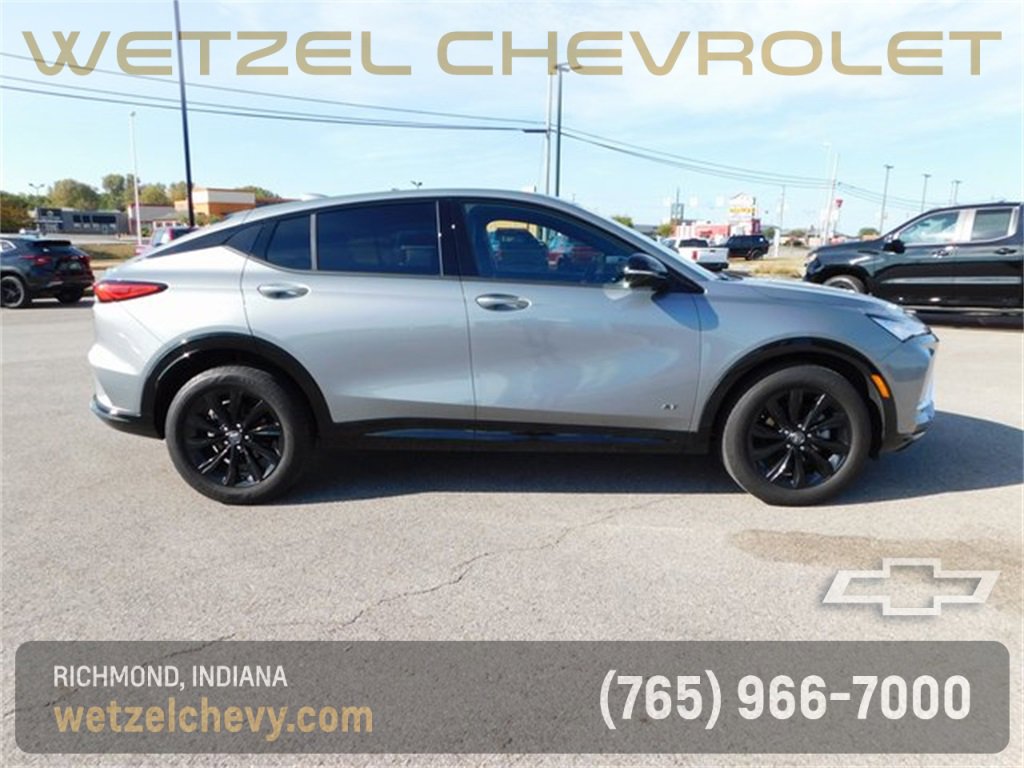 2025 Buick Envista ST photo 2