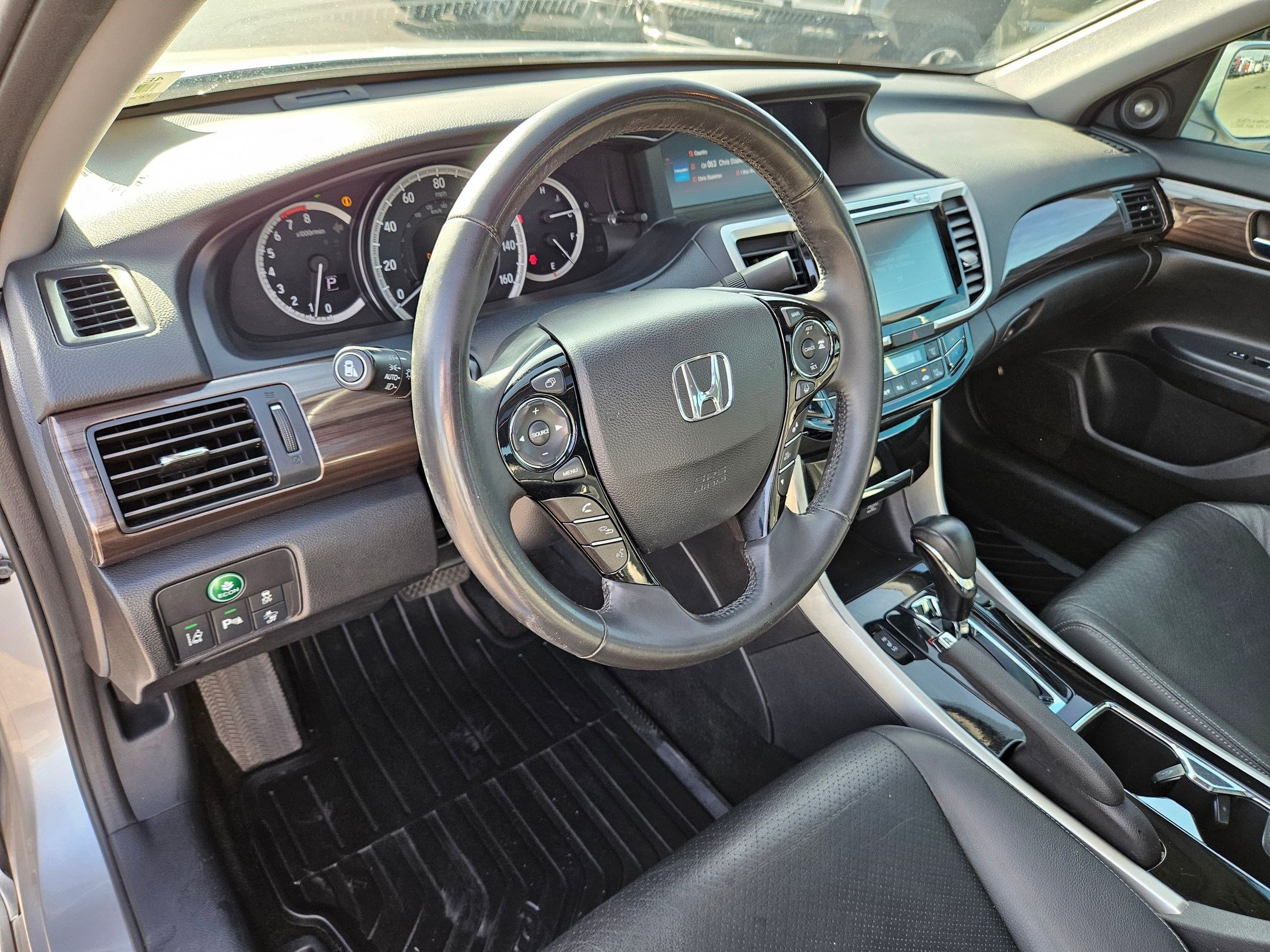 2017 Honda Accord Touring photo 11