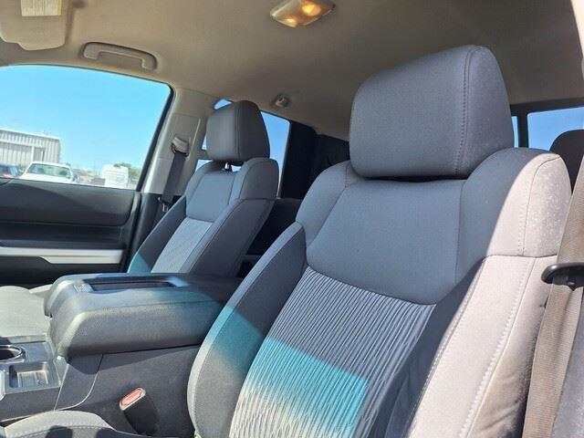 2017 Toyota Tundra SR5 photo 11