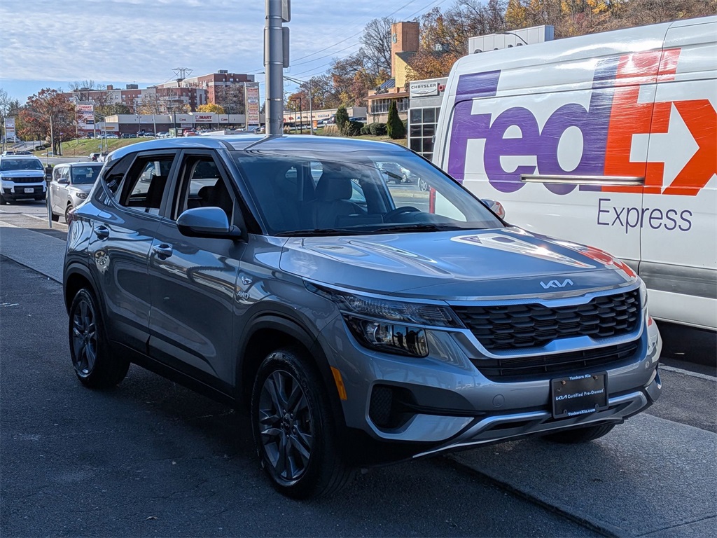 2023 Kia Seltos LX photo 3