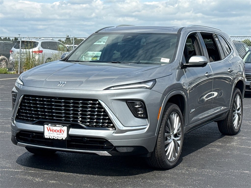 2026 Buick Enclave Avenir photo 2