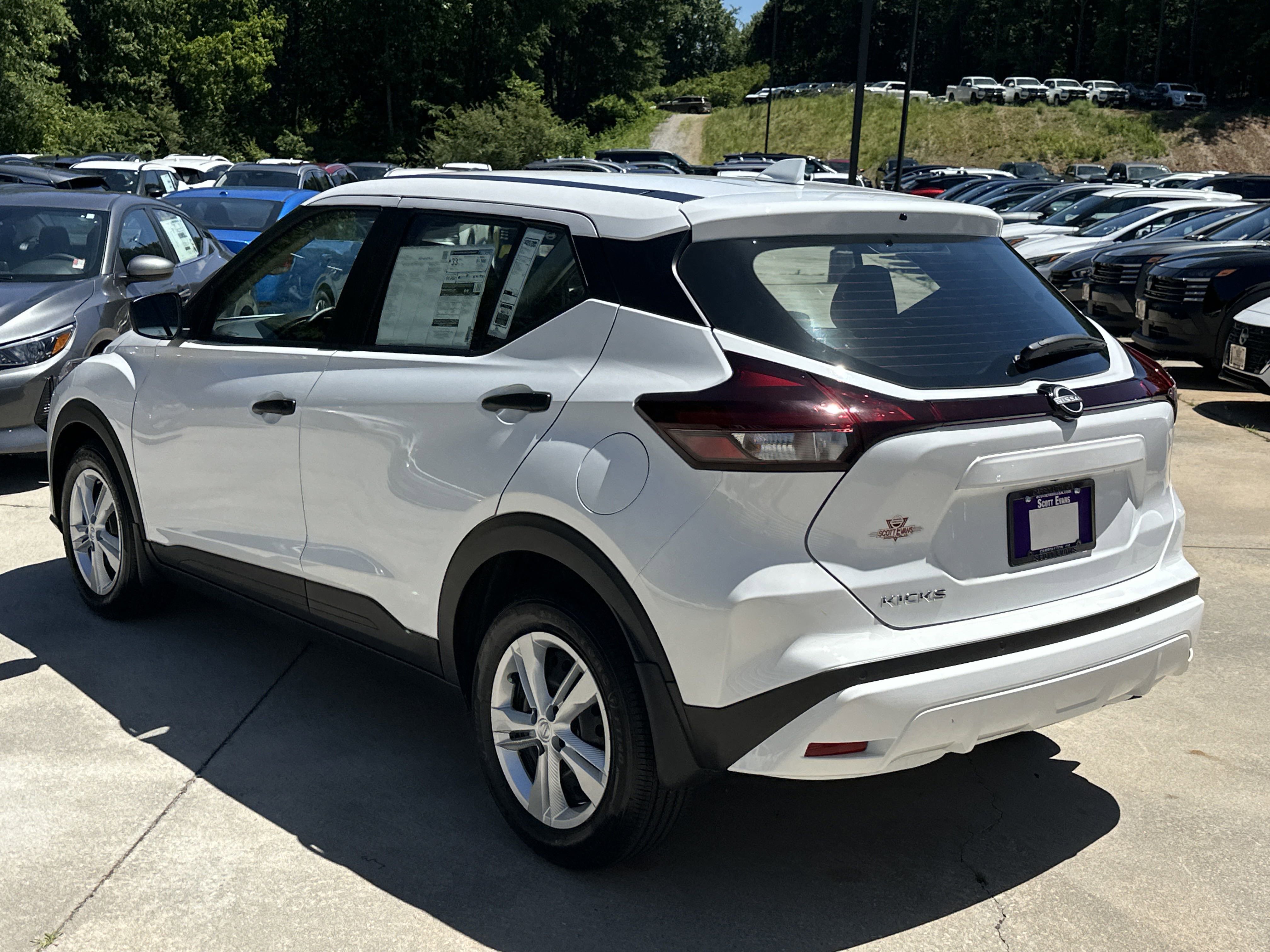2025 Nissan Kicks Play S photo 2