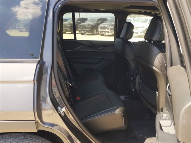 2025 Jeep Grand Cherokee Altitude photo 23