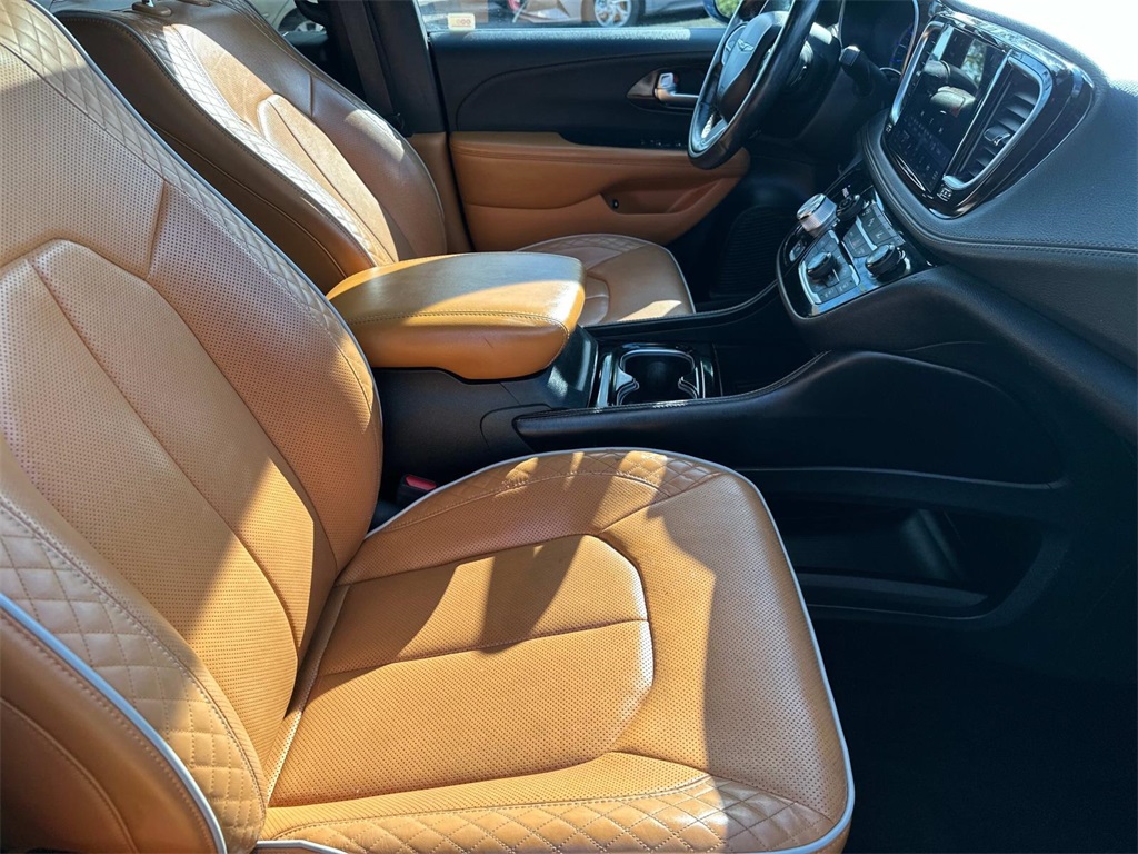 2021 Chrysler Pacifica Hybrid Pinnacle photo 14