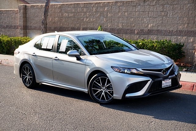 2024 Toyota Camry SE photo 2