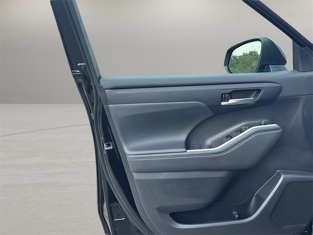 2022 Toyota Highlander XLE photo 24