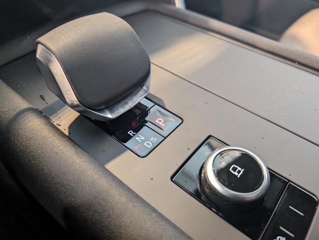 2025 Land Rover Discovery SE photo 20