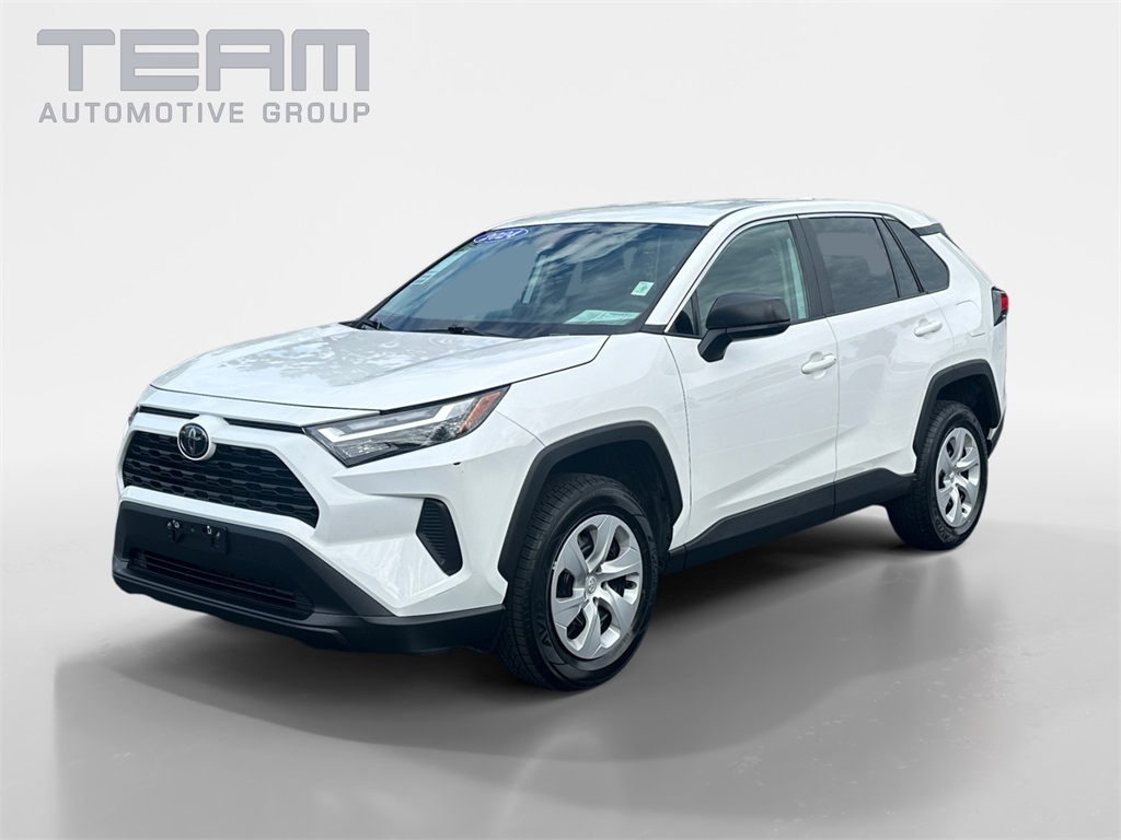 2024 Toyota RAV4 LE photo 3
