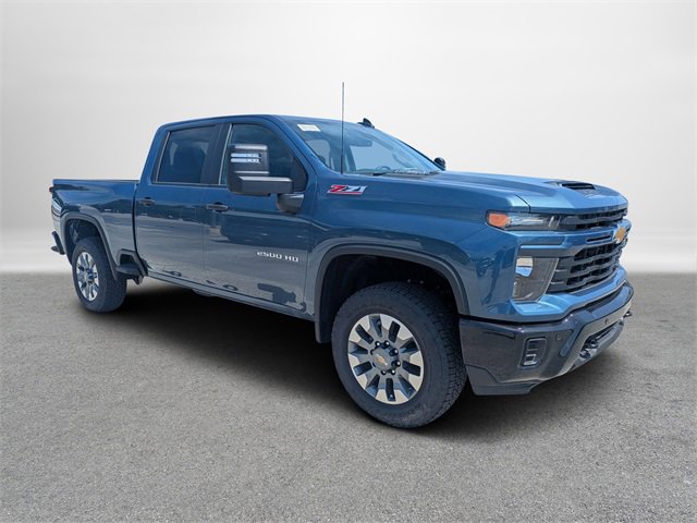 2025 Chevrolet Silverado 2500HD Custom photo 2