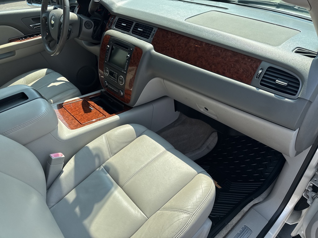 2008 Chevrolet Avalanche LTZ photo 28