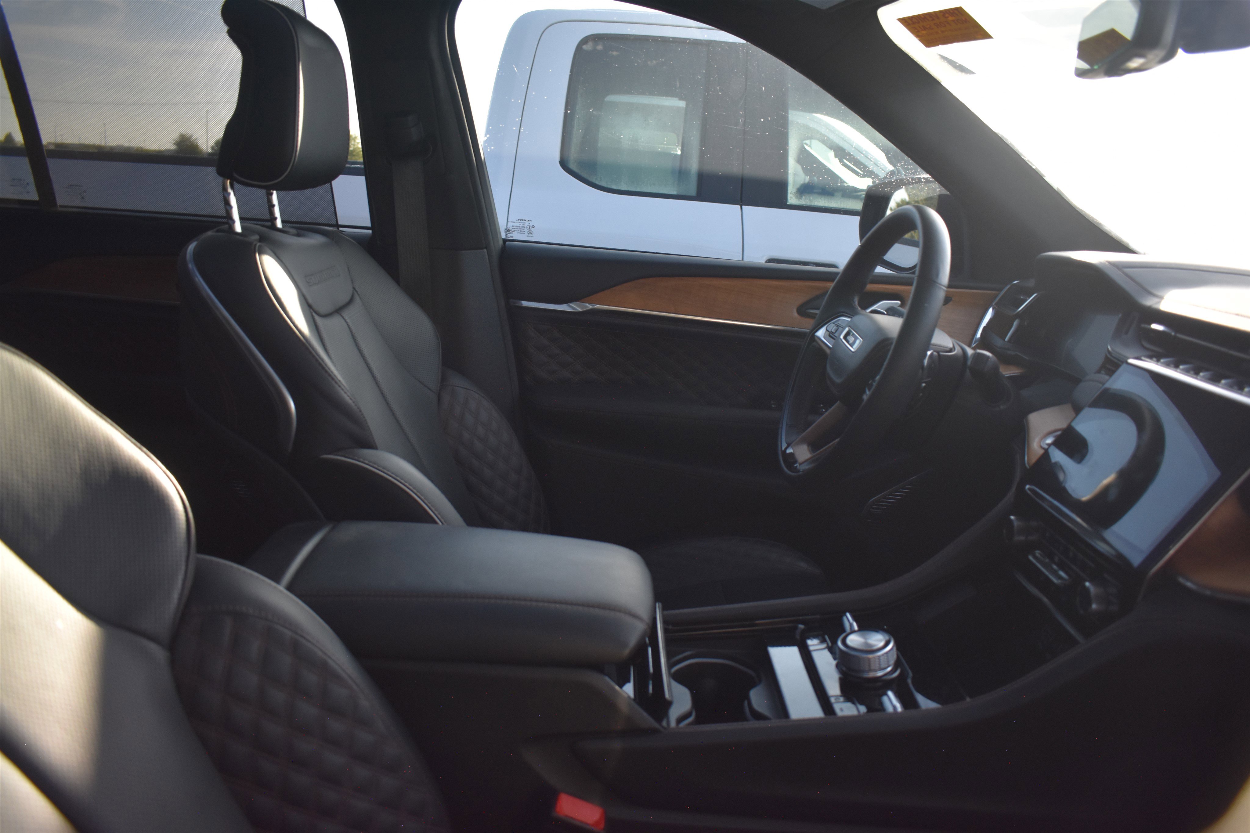 2024 Jeep Grand Cherokee Summit Reserve photo 2