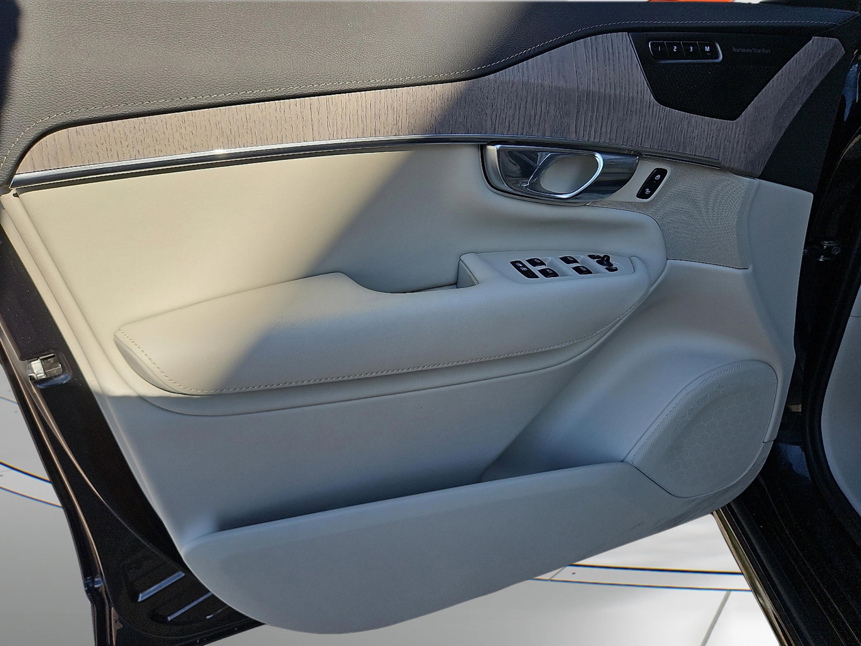 2023 Volvo XC90 Ultimate photo 26