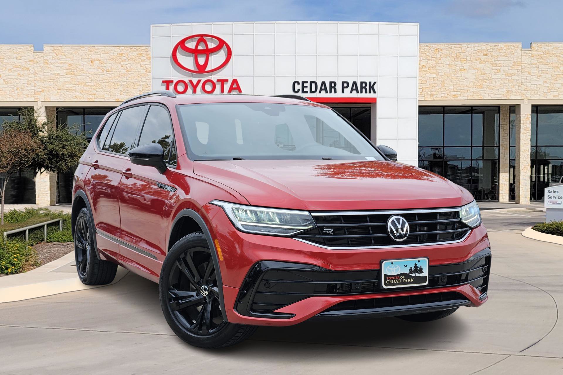 2024 Volkswagen Tiguan SE R-LINE BLACK's photo